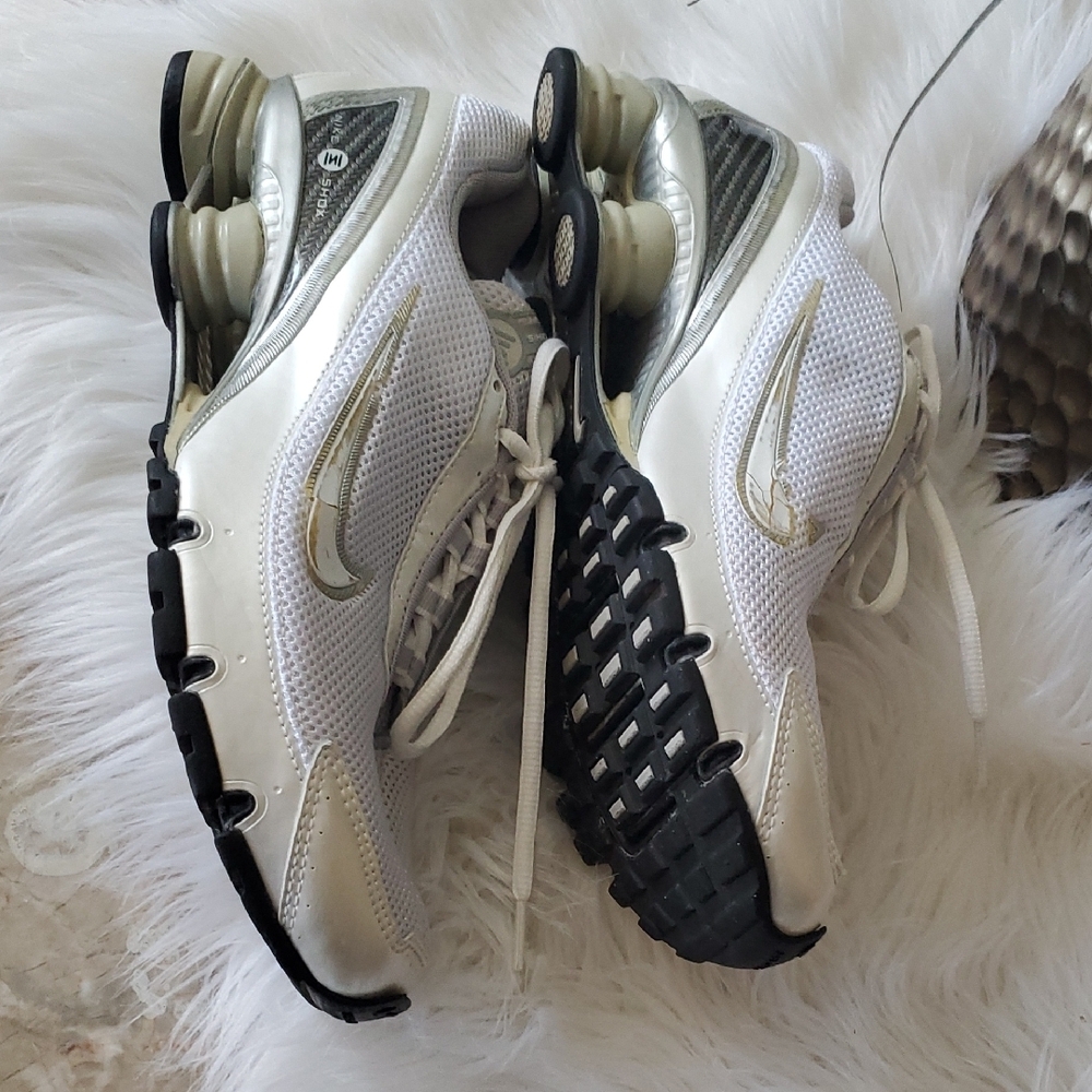 Vtg Nike Shox  Women's White and Gold  Athletic Shoes Size 10 - Picture 3 of 16